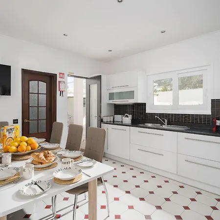 Family And Pool By Homing Vila Albufeira